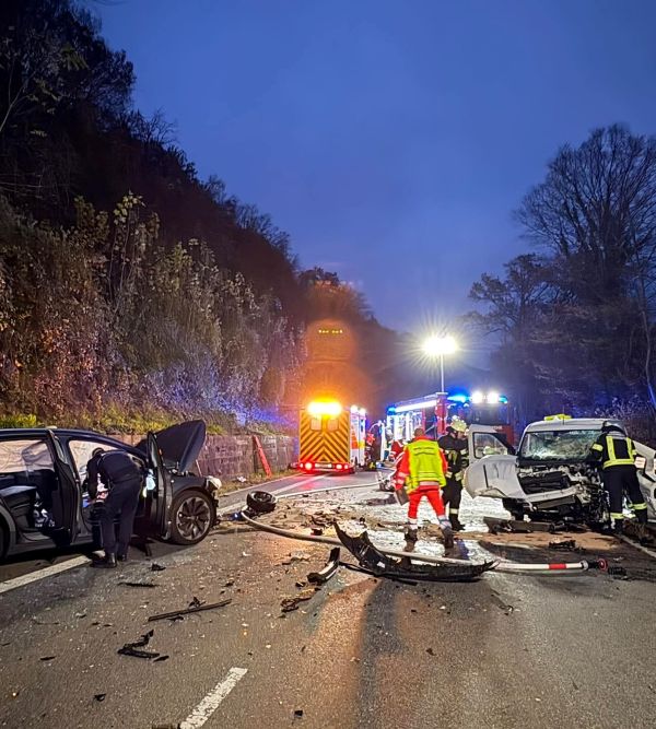 Bild "Einsatzberichte:20251107_VU_NGD.jpg"